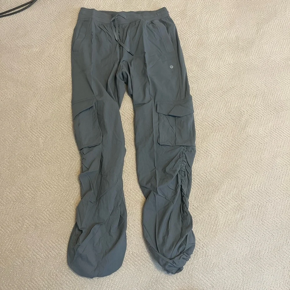 Lululemon Dance Studio Relaxed-Fit Mid-Rise Cargo Pant Green - Picture 2 of 7